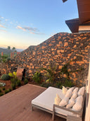 Customer photo of a JANSSONG outdoor daybed with cream cushions on a villa terrace 